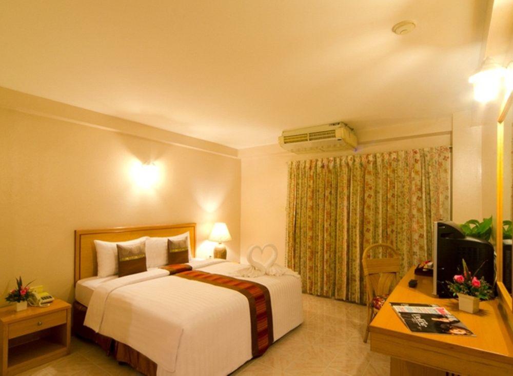 Eastiny Place Hotel Pattaya Bagian luar foto