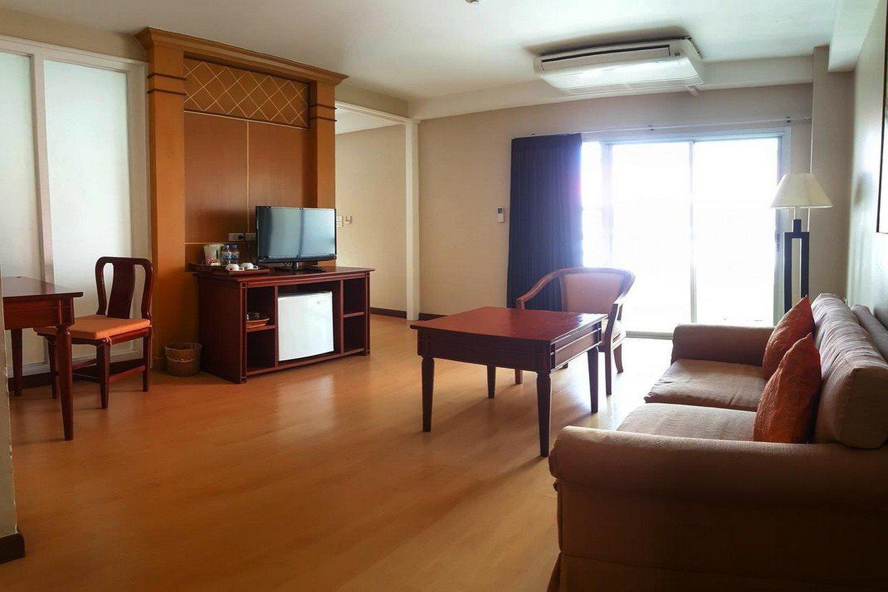 Eastiny Place Hotel Pattaya Bagian luar foto