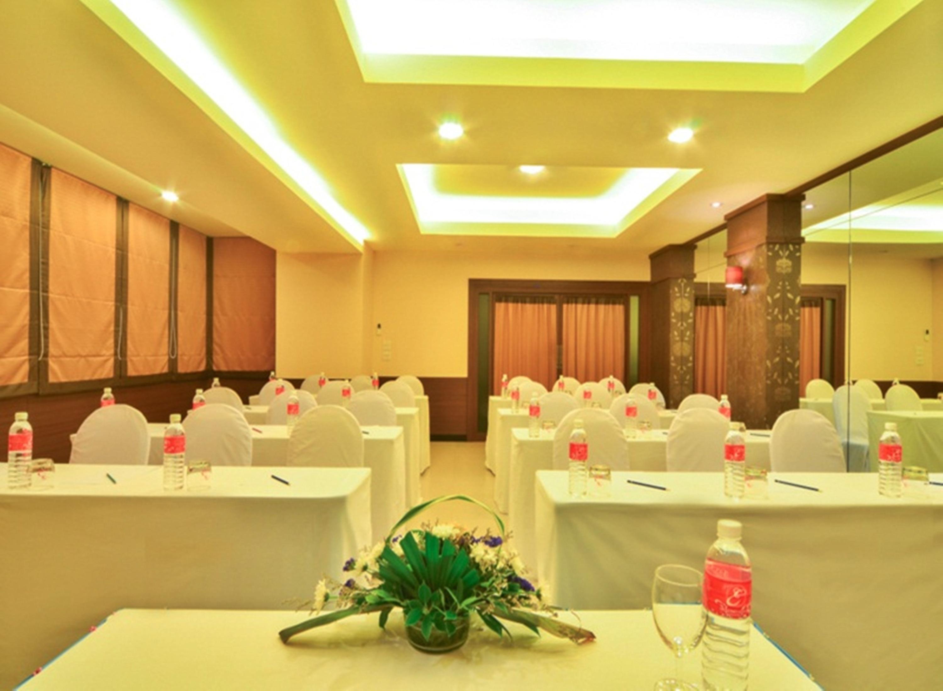 Eastiny Place Hotel Pattaya Bagian luar foto