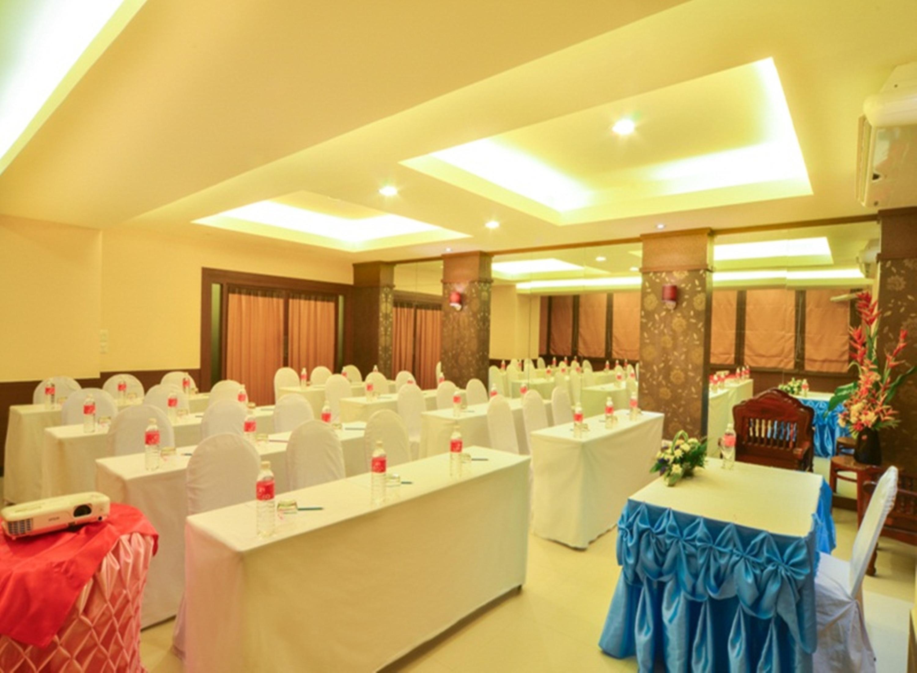 Eastiny Place Hotel Pattaya Bagian luar foto