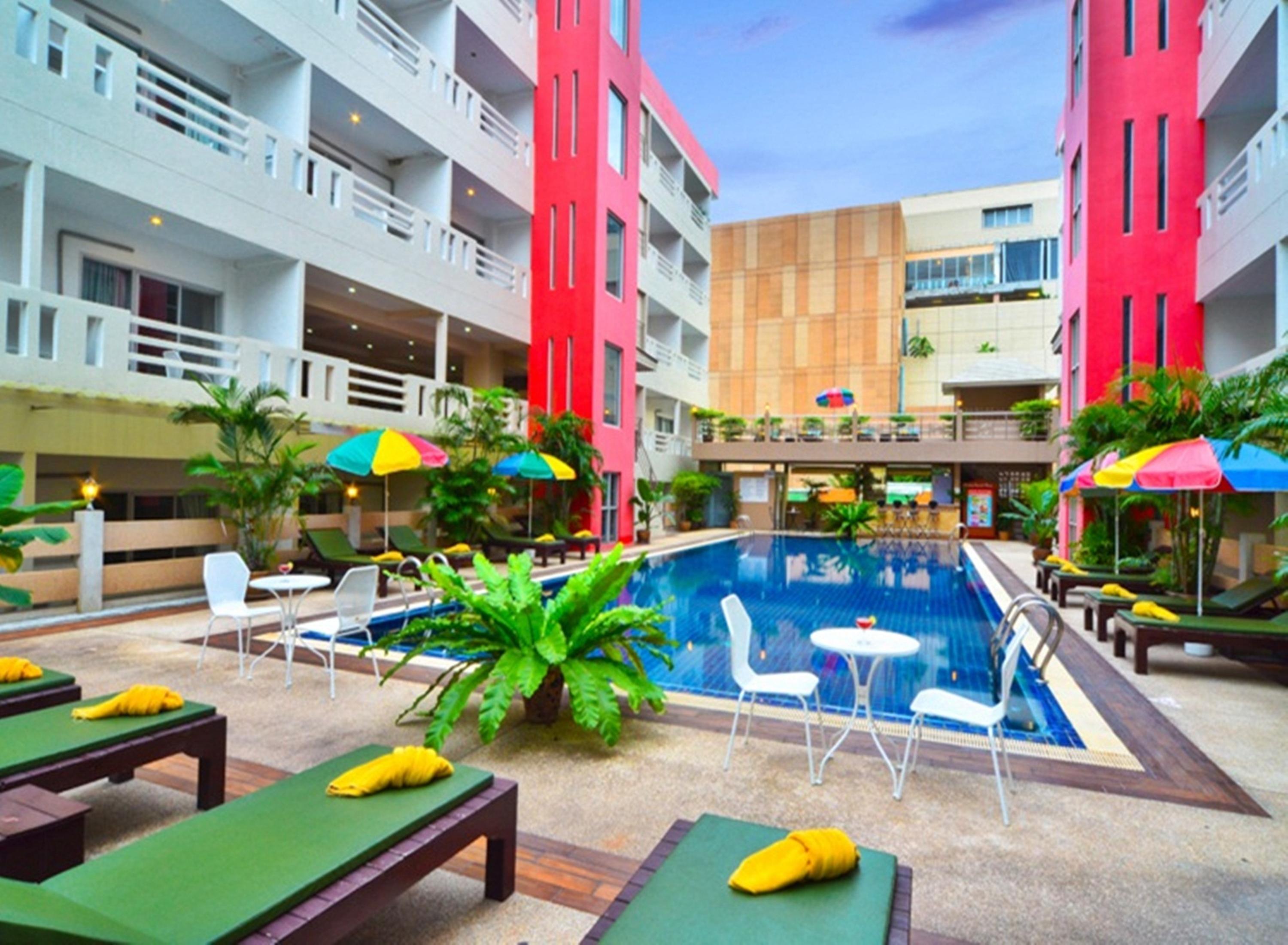 Eastiny Place Hotel Pattaya Bagian luar foto