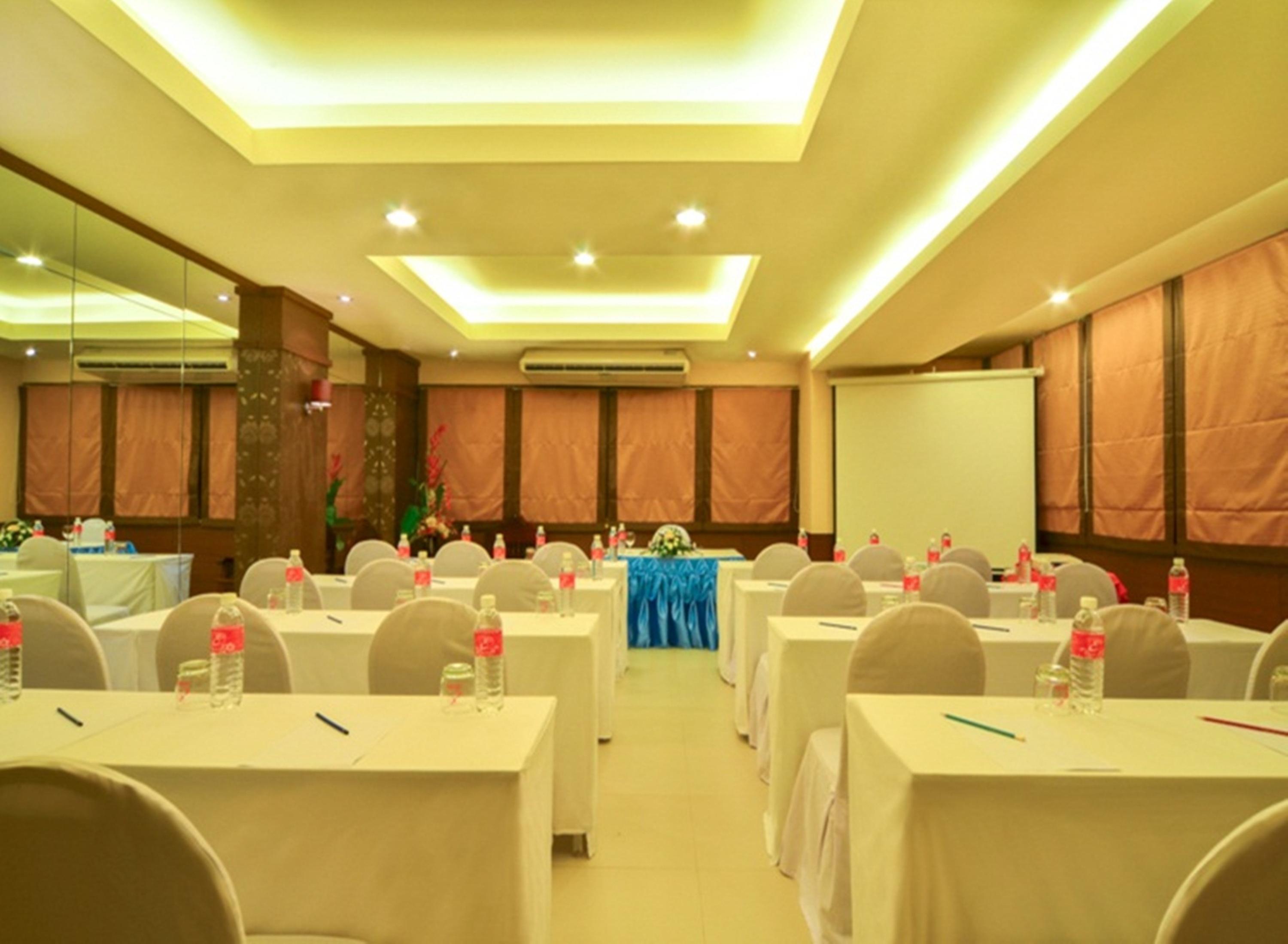 Eastiny Place Hotel Pattaya Bagian luar foto