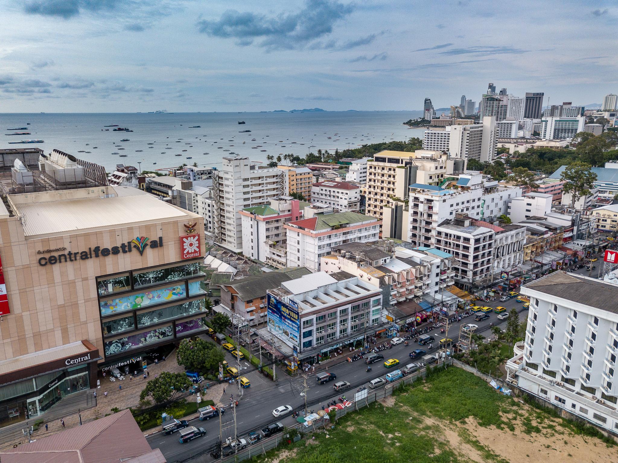 Eastiny Place Hotel Pattaya Bagian luar foto