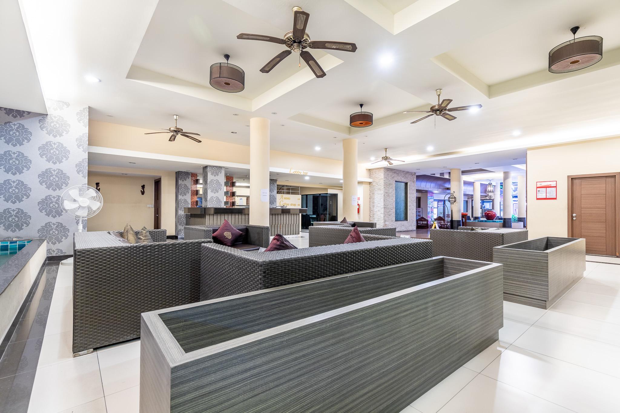 Eastiny Place Hotel Pattaya Bagian luar foto