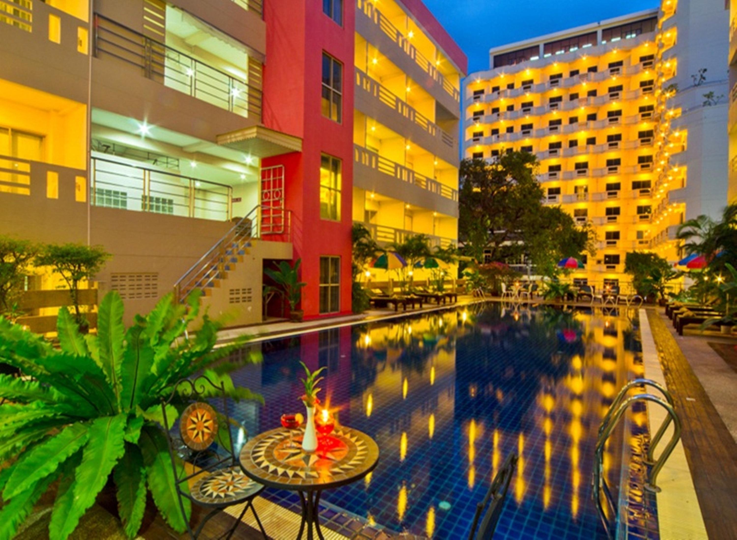 Eastiny Place Hotel Pattaya Bagian luar foto