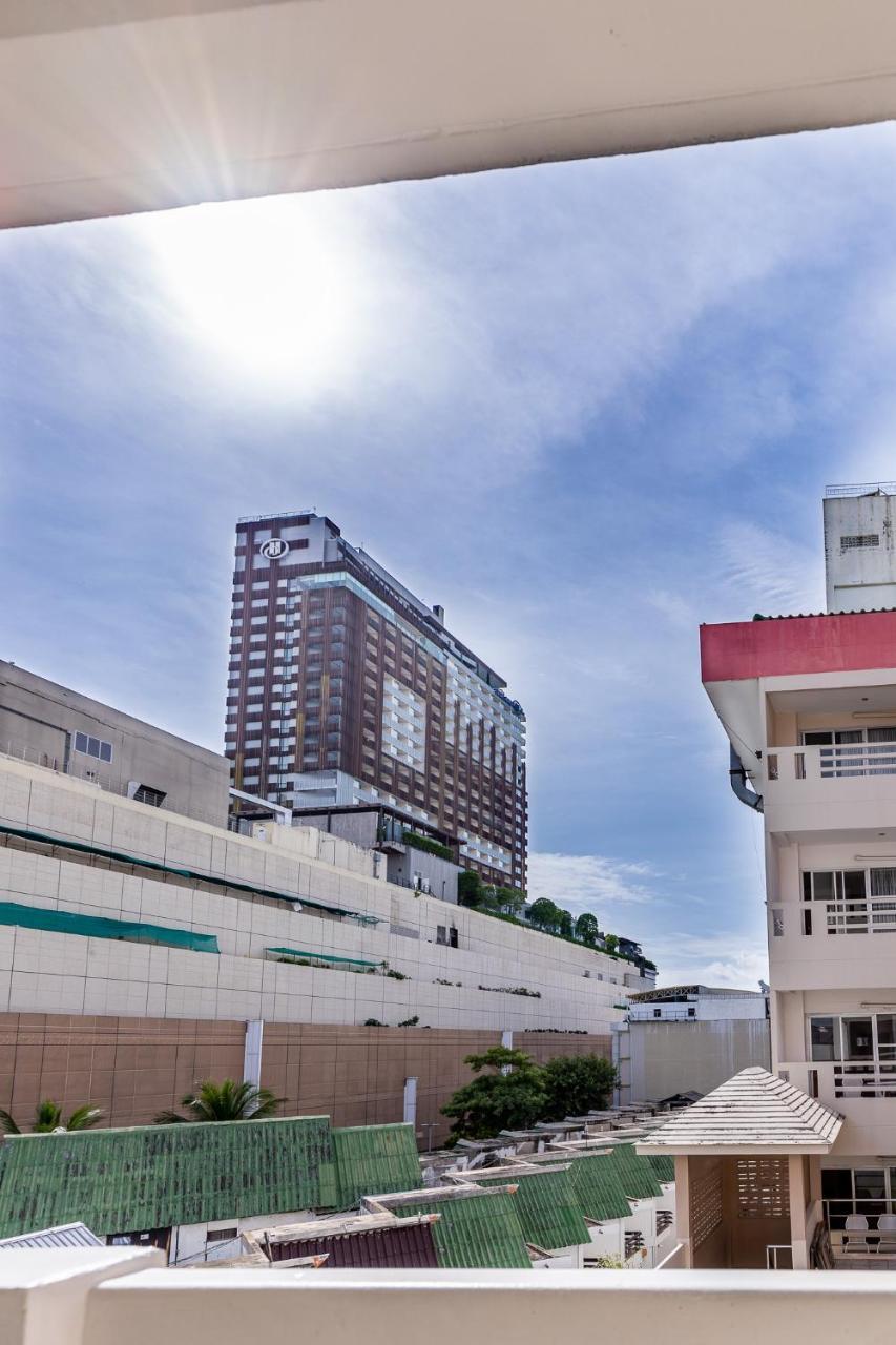 Eastiny Place Hotel Pattaya Bagian luar foto