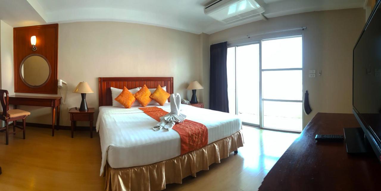 Eastiny Place Hotel Pattaya Bagian luar foto