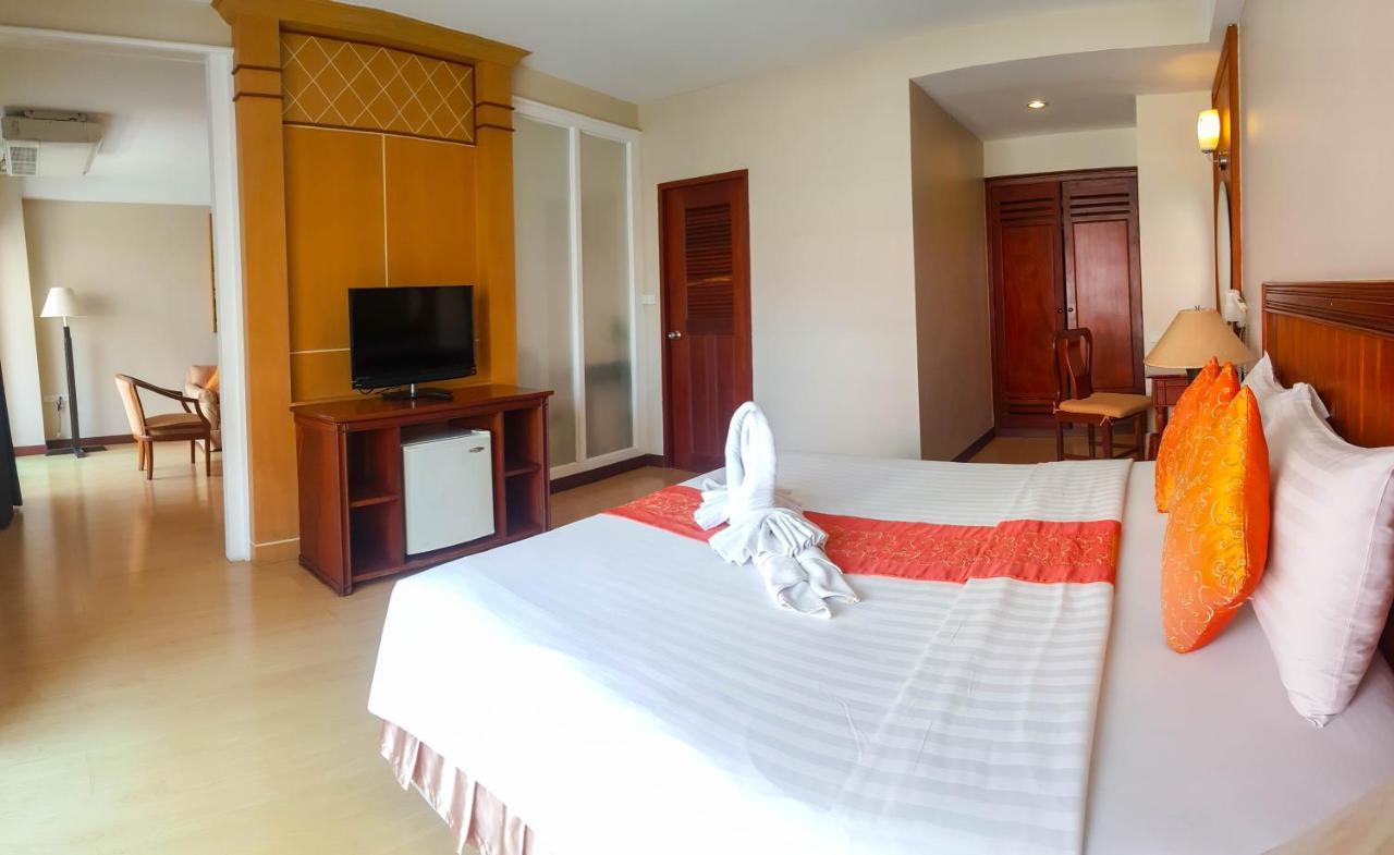 Eastiny Place Hotel Pattaya Bagian luar foto