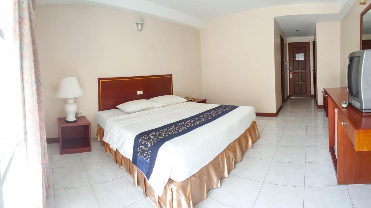 Eastiny Place Hotel Pattaya Bagian luar foto